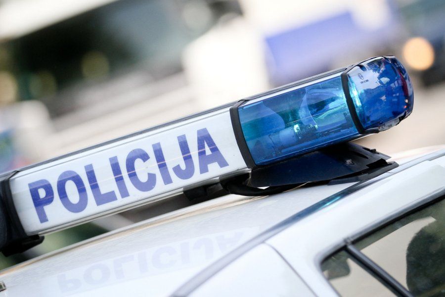 Simne policininkei pasipriešinęs girtas vyras sulaužė pirštą