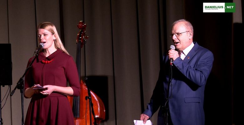 Loreta Sungailienė ir Stanislovas Kavaliauskas ne tik puikiai veda TV laidą ir renginius, bet ir dainuoja (video)
