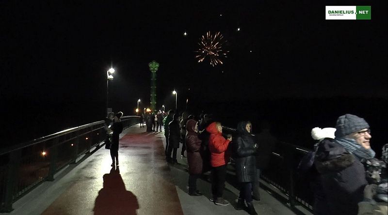 Alytiškiai Naujuosius 2018-uosius metus sutiko ant Baltosios Rožės tilto (video)
