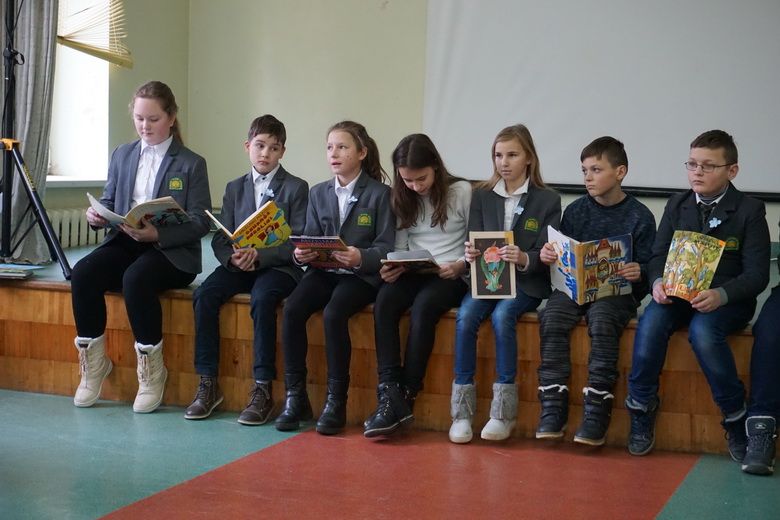 Daugų mokinių raiškiojo skaitymo pamoka kitoje edukacinėje erdvėje
