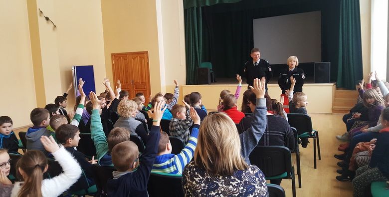 Piešinių konkursas Pivašiūnuose ,,Policija vaiko akimis‘‘