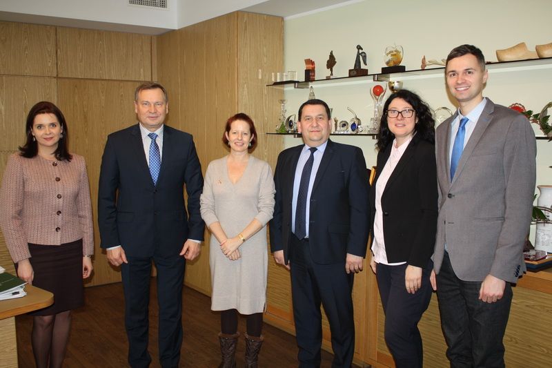 JAV ambasados atstovai domėjosi Kurnėnų Lauryno Radziukyno mokykla