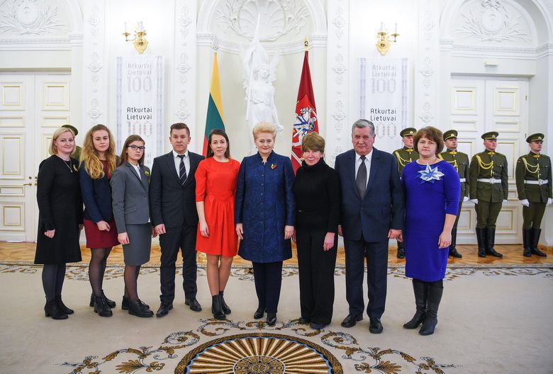 Daugiškiai dalyvavo Lietuvos Nepriklausomybės akto signatarų atminimo pagerbime Prezidentūroje