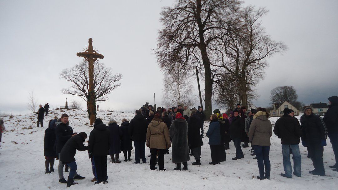 Kibyšių kaimo žmonės Lietuvos atkūrimo šimtmečio proga surengė naujo kryžiaus pašventinimo iškilmes (foto)