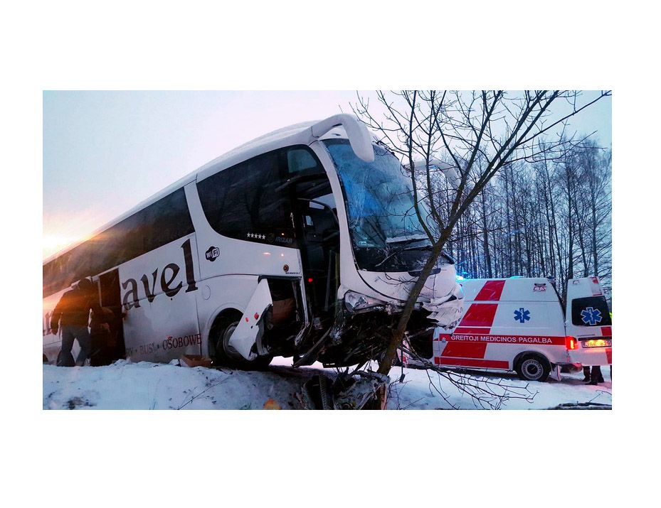 Netoli Alytaus nuo kelio nuvažiavo iš Lenkijos vykęs autobusas, sužeista 16 asmenų