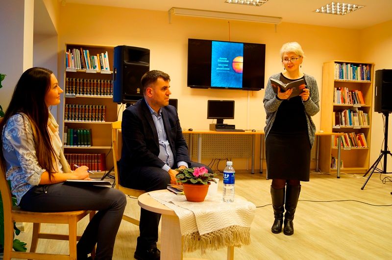 Varėnoje pristatytas J.Žitkausko poezijos rinkinys „Sakyciniai ir pilniavociniai. Ailėraščiai dzūkų tarmi,“