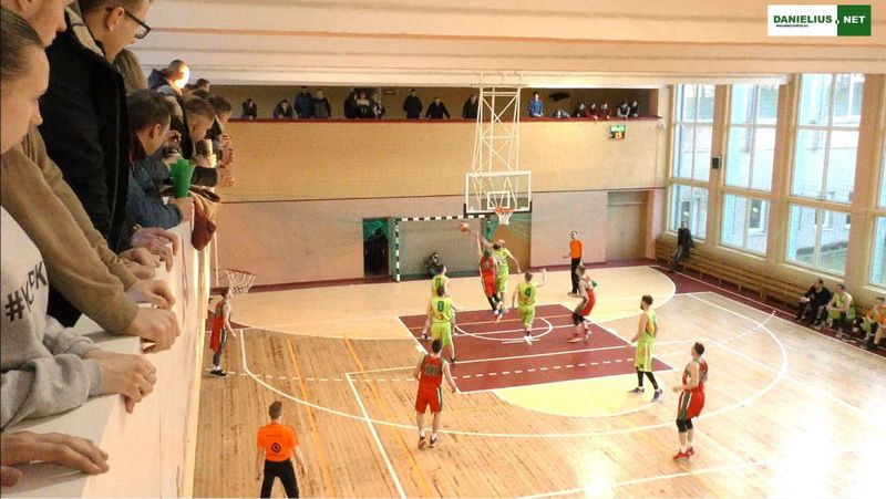 Daugai sutriuškino Viduklės krepšininkus 99-51 (video)