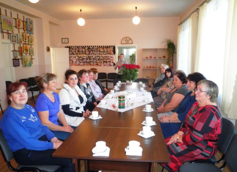 Visoms Kančėnų mamoms – glėbys gyvų rožių  ir tortas nuostabusis