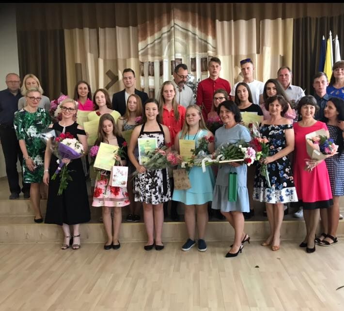 Alytaus r.meno ir sporto m-klos absolventų išleistuvės “Kylu paukščiu iš meno sodo” (foto)