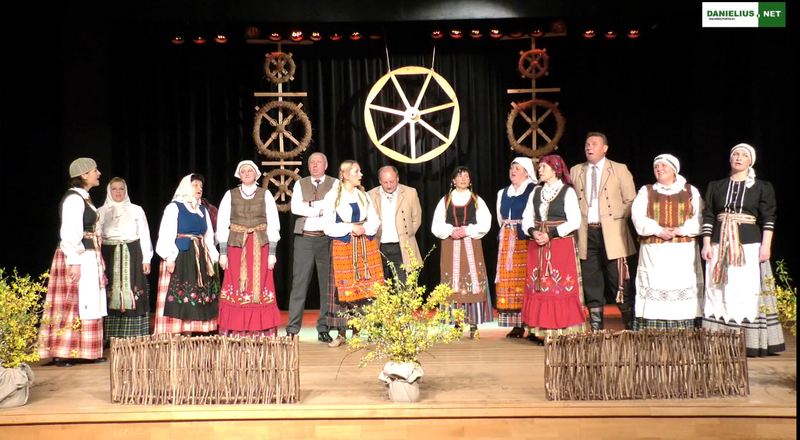 Daugų Vlado Mirono gimnazijos mokytojų folkloro ansamblis (2 video)