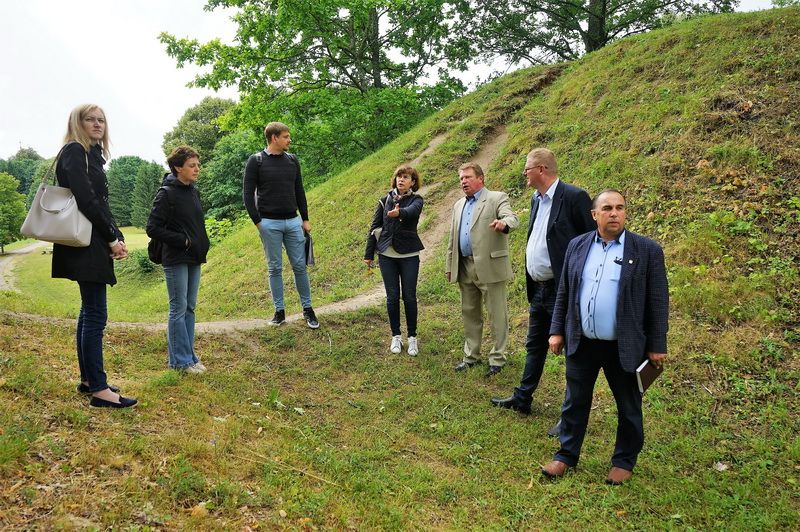 Artėja Punios piliakalnio tvarkymo darbai