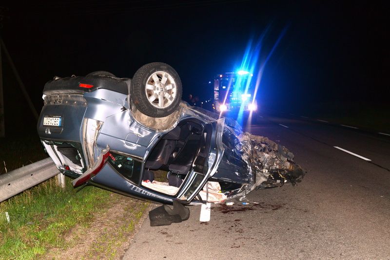 Prie Daugų susidūrė trys automobiliai. Sužaloti du vairuotojai (foto+video)