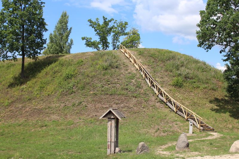 Sutvarkyti Gerulių piliakalnio laiptai