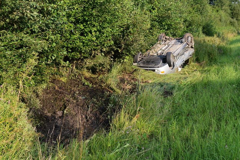 Prie Kaniūkų viaduko susidūrė du automobiliai. Sužaloti du žmonės (foto)