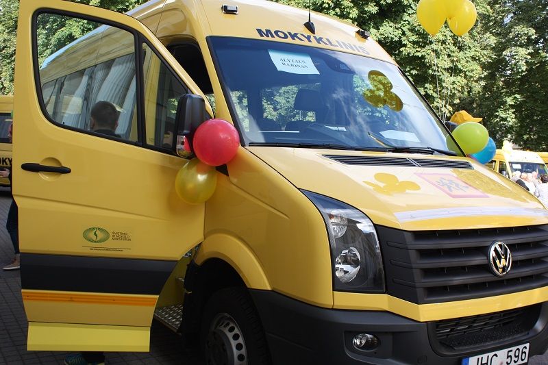 Simno, Daugų ir Butrimonių gimnazijos gaus po geltonąjį autobusiuką