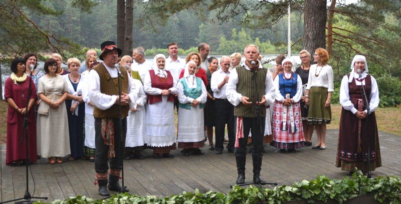 Varėnos krašte skambiai nuaidėjo respublikinis folkloro festivalis „Subatėlės vakarėly…“ (foto)