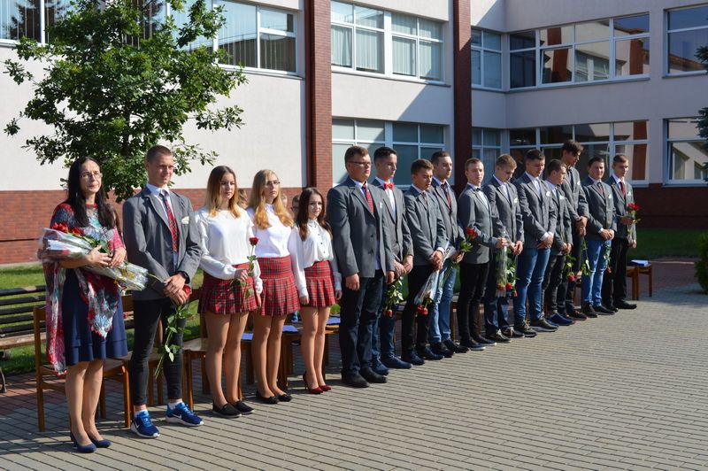 Rugsėjo 1-osios skambutis atsinaujinusioje Butrimonių gimnazijoje