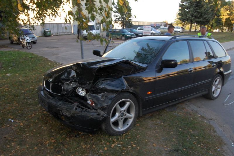 Alytuje prie autobusų stoties susidūrė “BMW” ir “Mazda” automobiliai (foto)