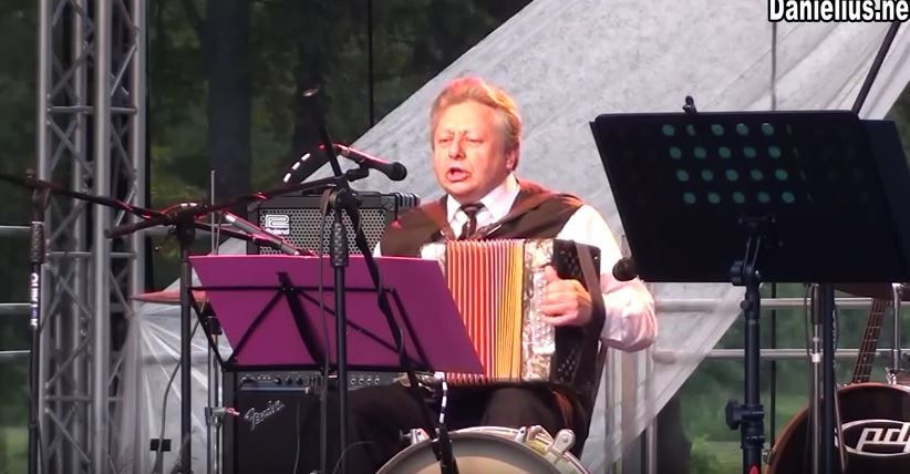 Penktadienį Luksnėnai kviečia į kaimo muzikanto šventę-varžytuves (video)