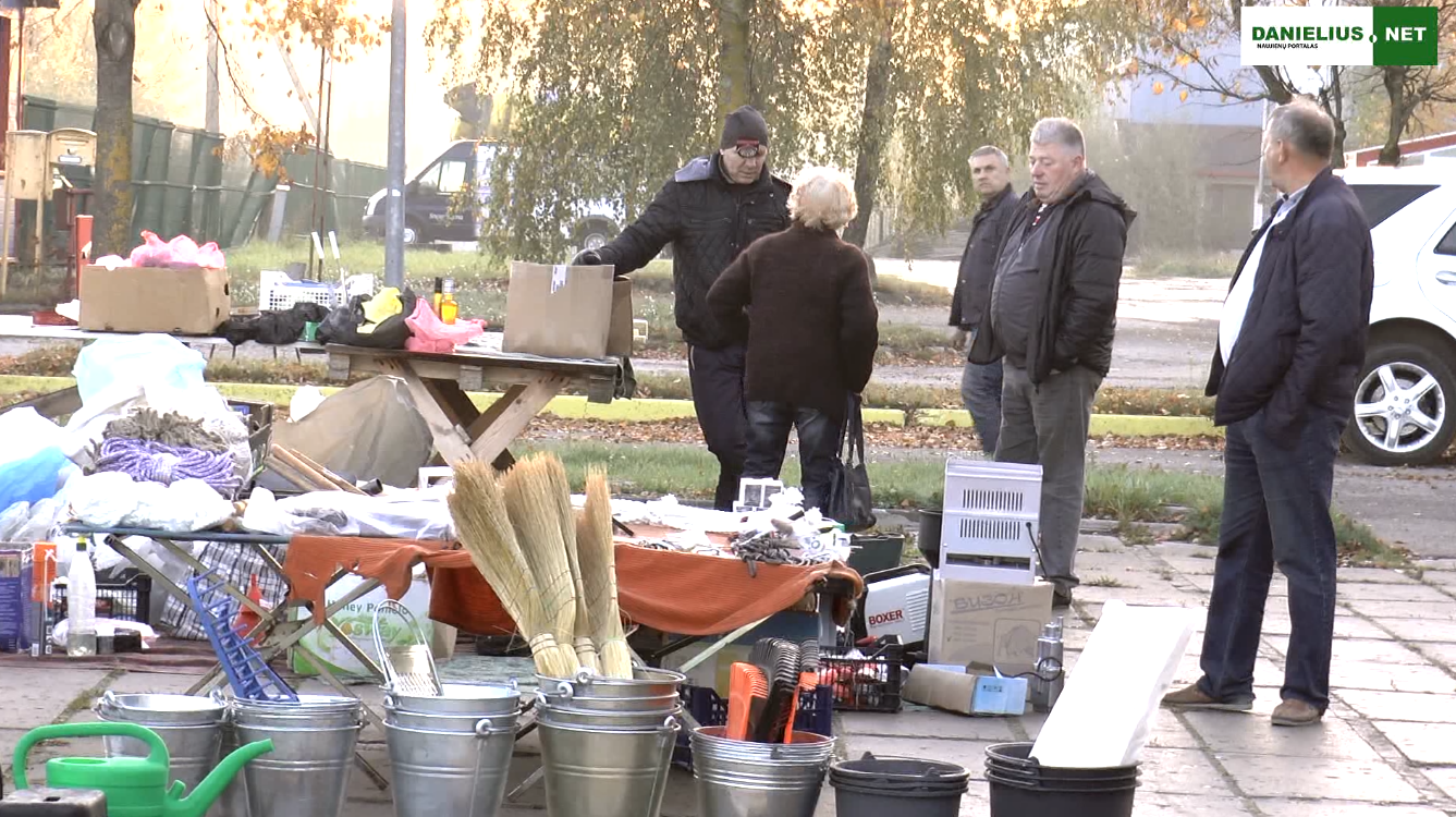 Kaniūkų Dzūkų turgavietėje visi išsiskirsto vos prašvitus (video)