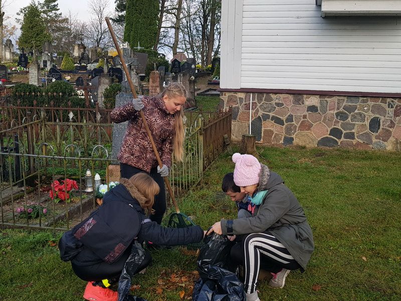 Socialinė – pilietinė akcija-renginys  „Atmintis…“ Pivašiūnų gimnazijoje