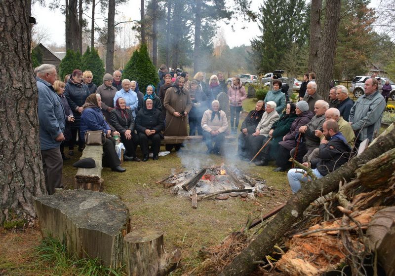 Unikali tradicija gyva – Margionyse tebekūrenami Vėlinių laužai (foto)