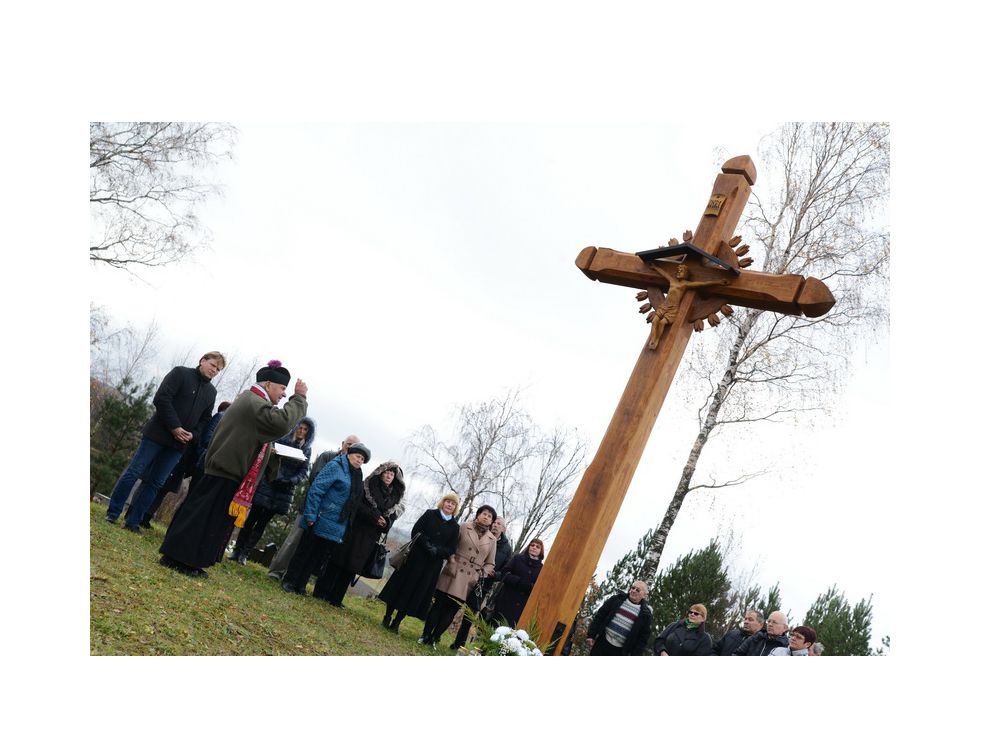 Švobiškių kaimo kapinėse pašventintas kryžius (foto+video)