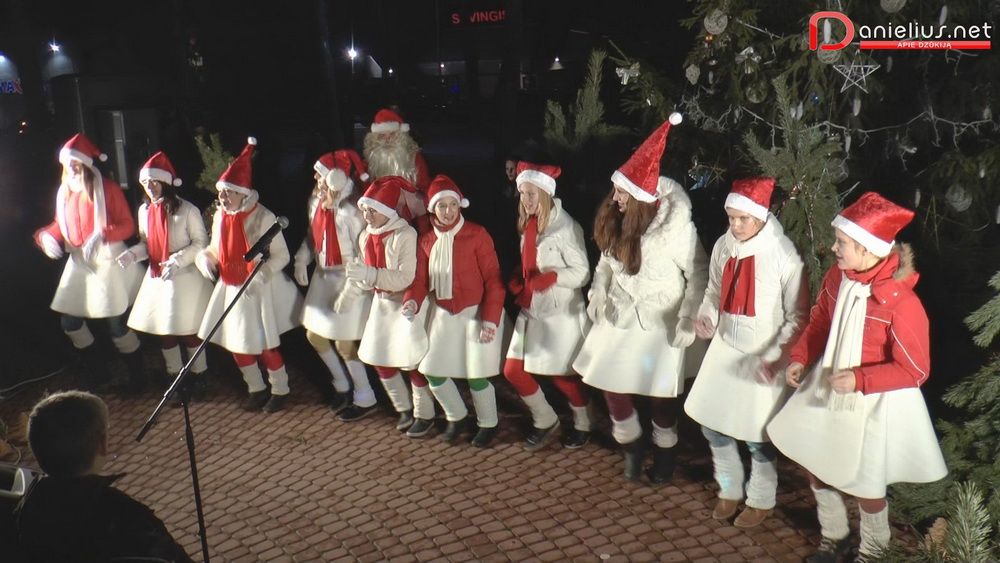 Ketvirtadienį Dauguose bus įžiebta Kalėdų eglutė (10 video nuo 2008 m.)