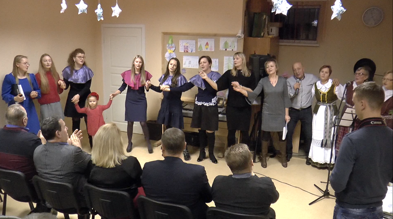 Mikalavo bendruomenės advento vakaronė su eglutės įžiebimu ir Kalėdų seneliu (video)