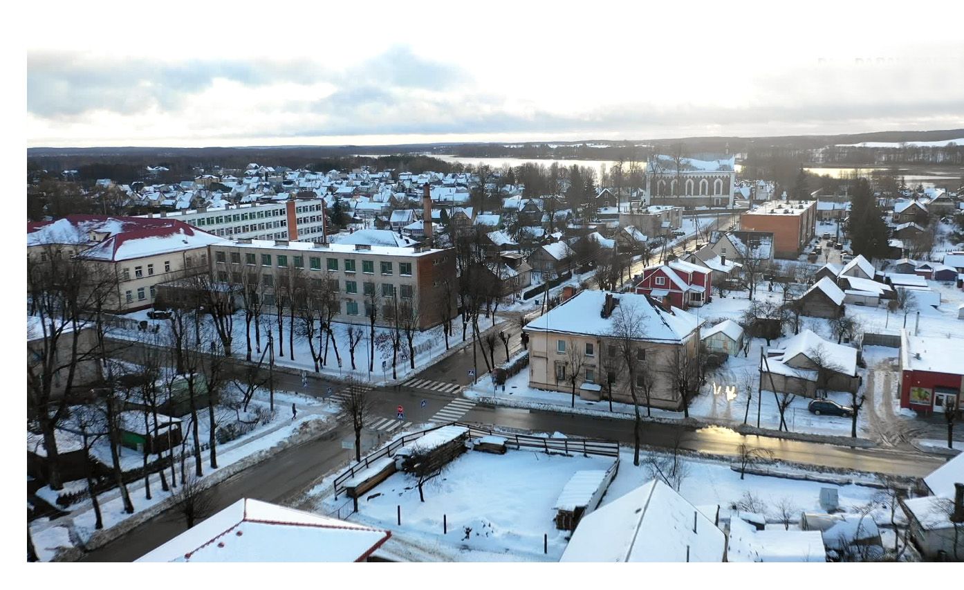 Daugai dronu nušvitus trumpam saulės šypsniui (video)