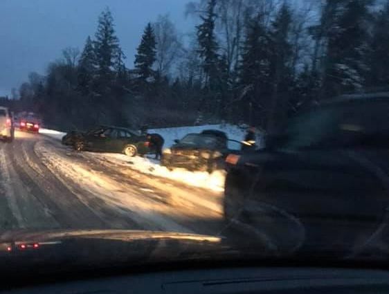 Prie Pocelonių susidūrė du automobiliai
