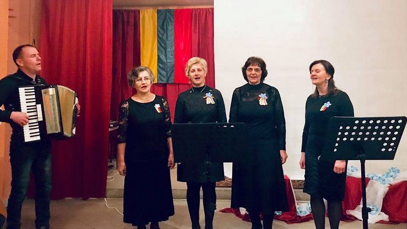 Santaikoje Sausio 13-osios didvyriams skambėjo posmai ir dainos (foto)
