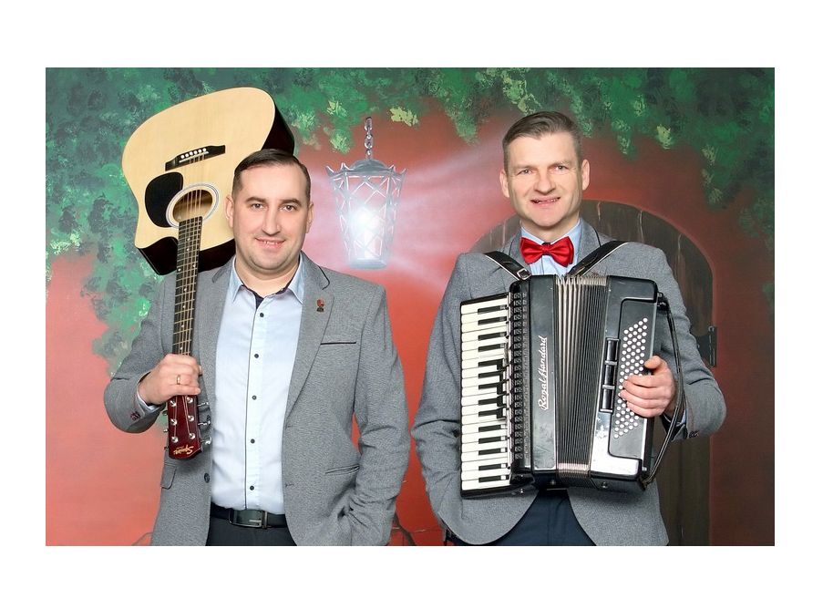 Grupė “Pašėlę vyrukai” duoda startą naujoms ir senoms dainoms (2 video)