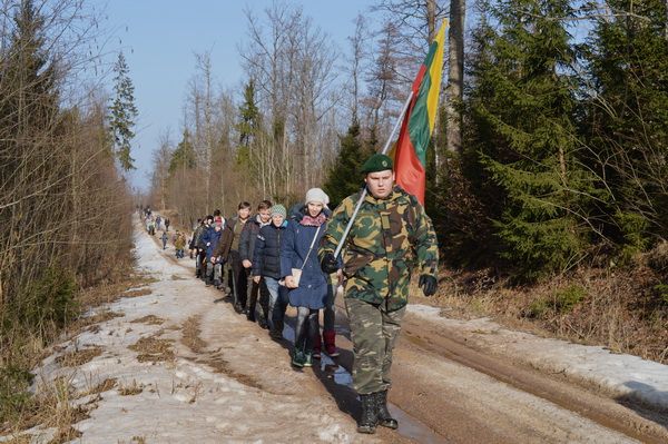 Butrimoniškiai žygiuodami partizanų takais mokosi istorijos