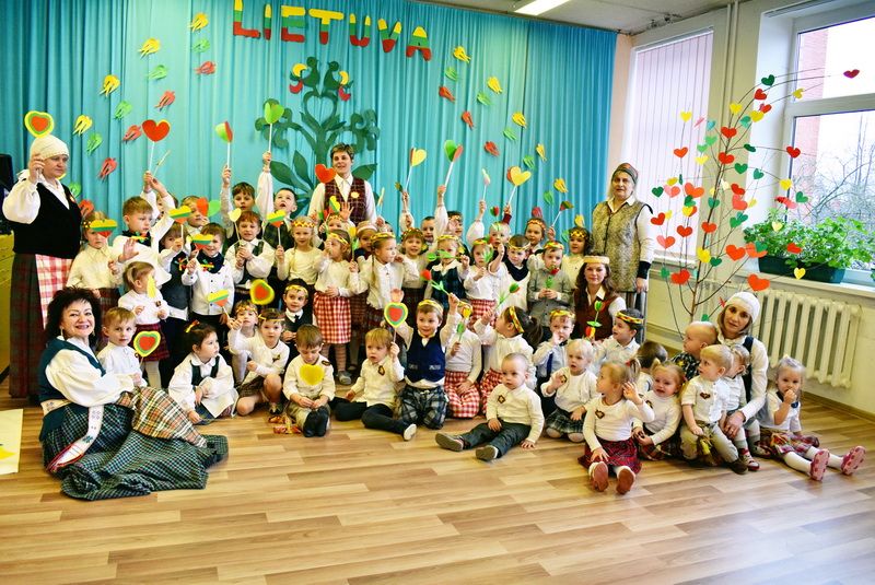 Vasario 16-osios šventė Varėnos “Nykštuko” lopšelyje darželyje