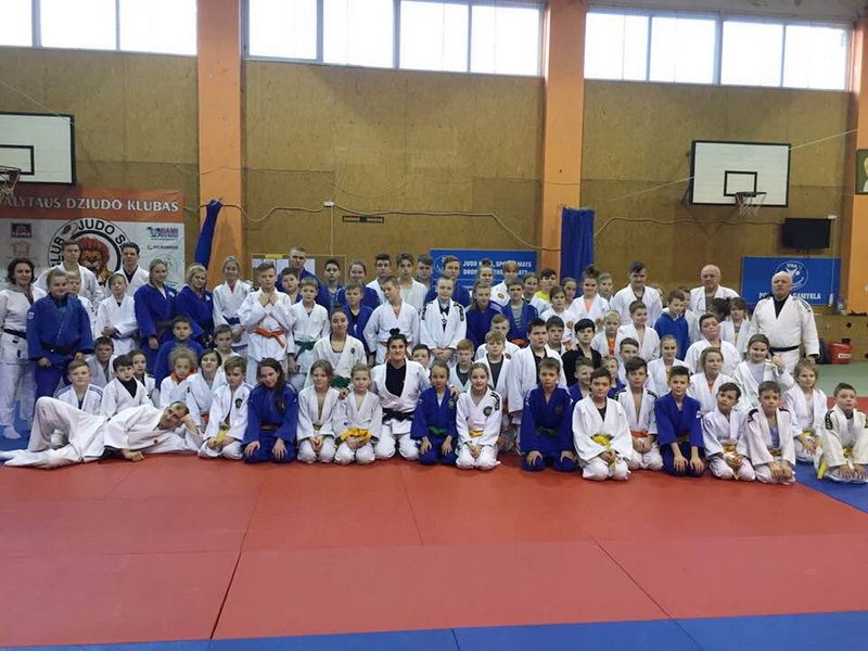 Rajono dziudistai žiemos atostogų metu sportavo Alytuje