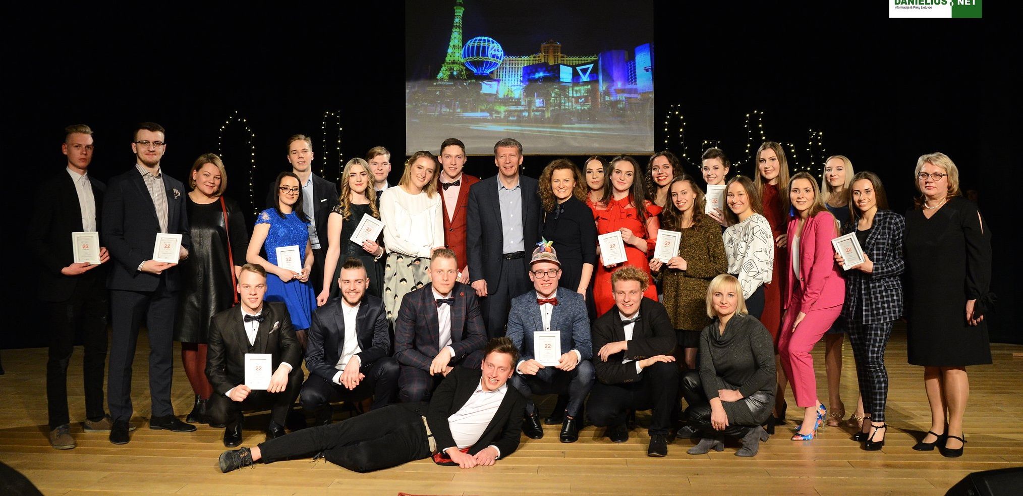 Daugų Vlado Mirono gimnazijos abiturientų šimtadienis-2019 (video+foto)
