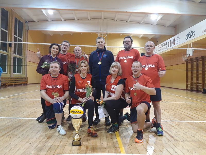 Pivašiūnų tinklinio mėgėjai – apgynė čempiono titulą (video)