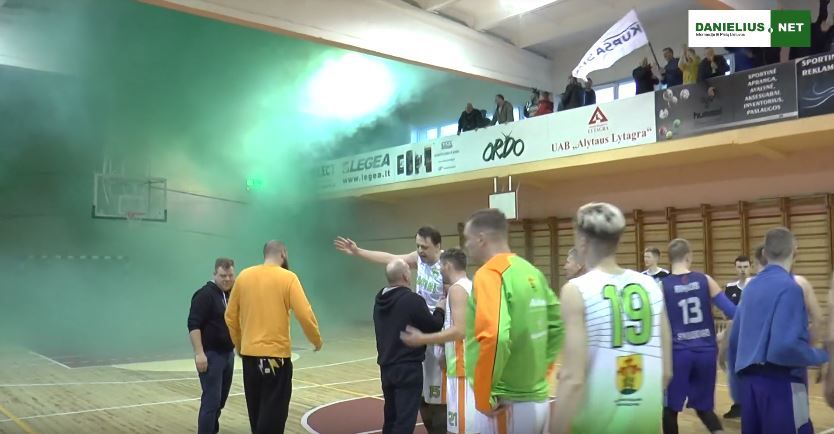 “Daugų” krepšininkai ketvirtfinalyje 68-75 pralaimėjo Narvydžių “Kuršastos” ekipai (video)
