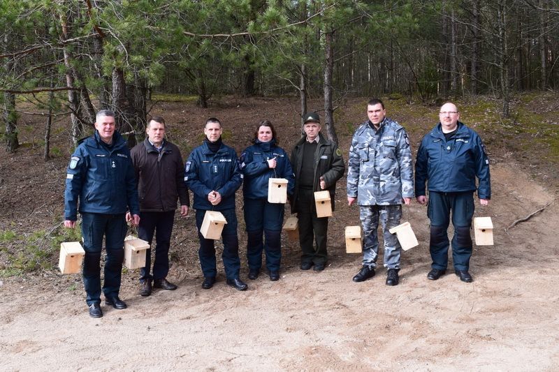 Lietuvos policija: greičio „inkilą“ keičiame į inkilą paukščiams (foto)