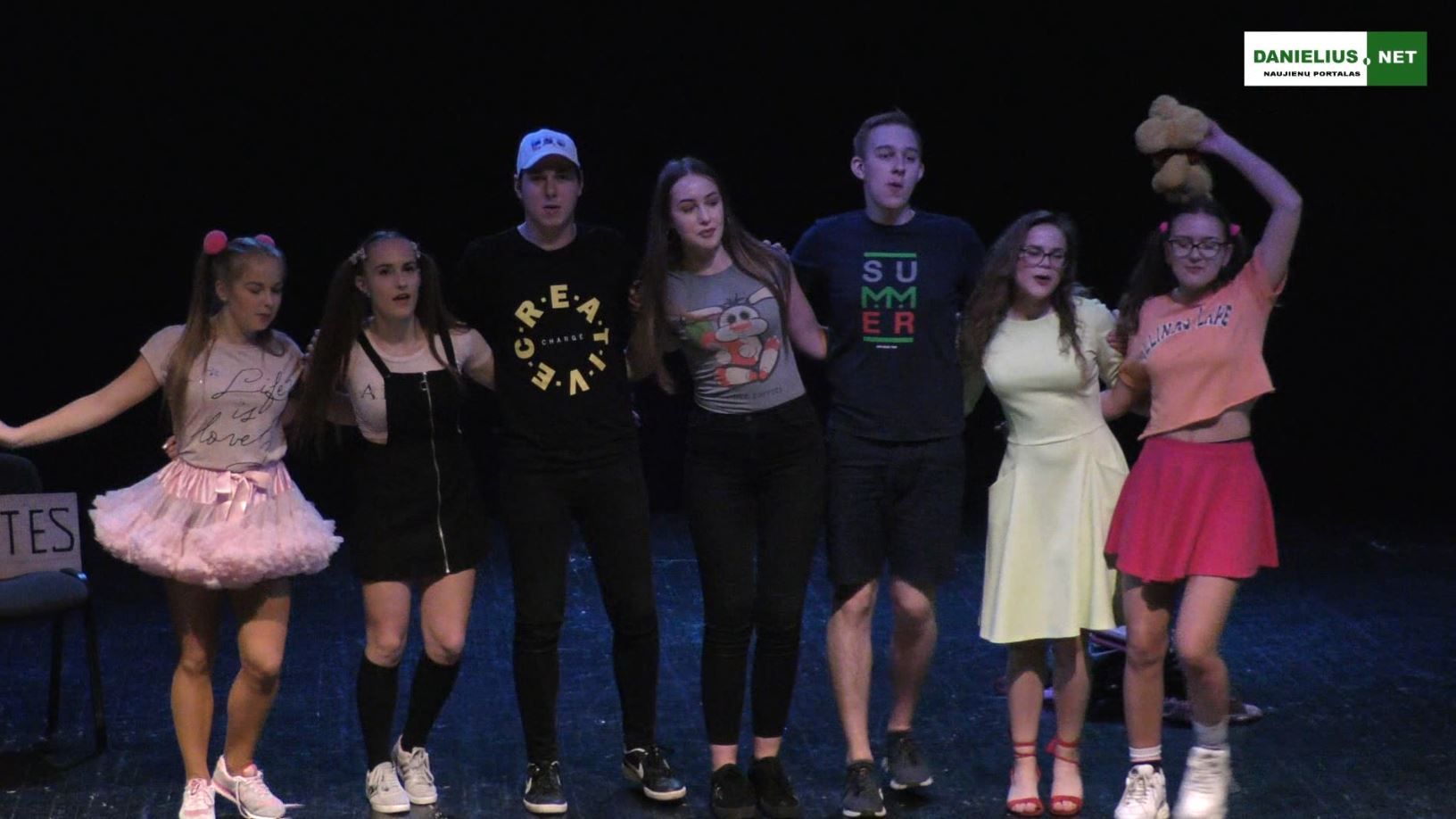 Alytaus A.Ramanausko Vanago gimnazijos teatro spektaklis… prancūziškai (video)