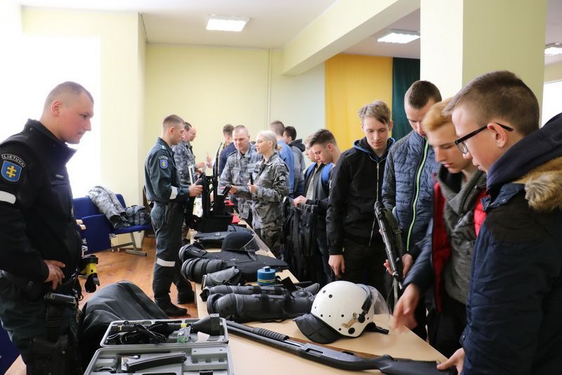 Moksleiviai dalyvavo Alytaus apskr. VPK atvirų durų dienos renginyje