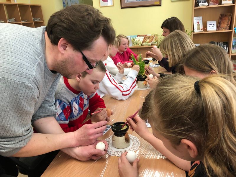 Edukacinė margučių marginimo popietė Krokialaukio bibliotekoje (foto)