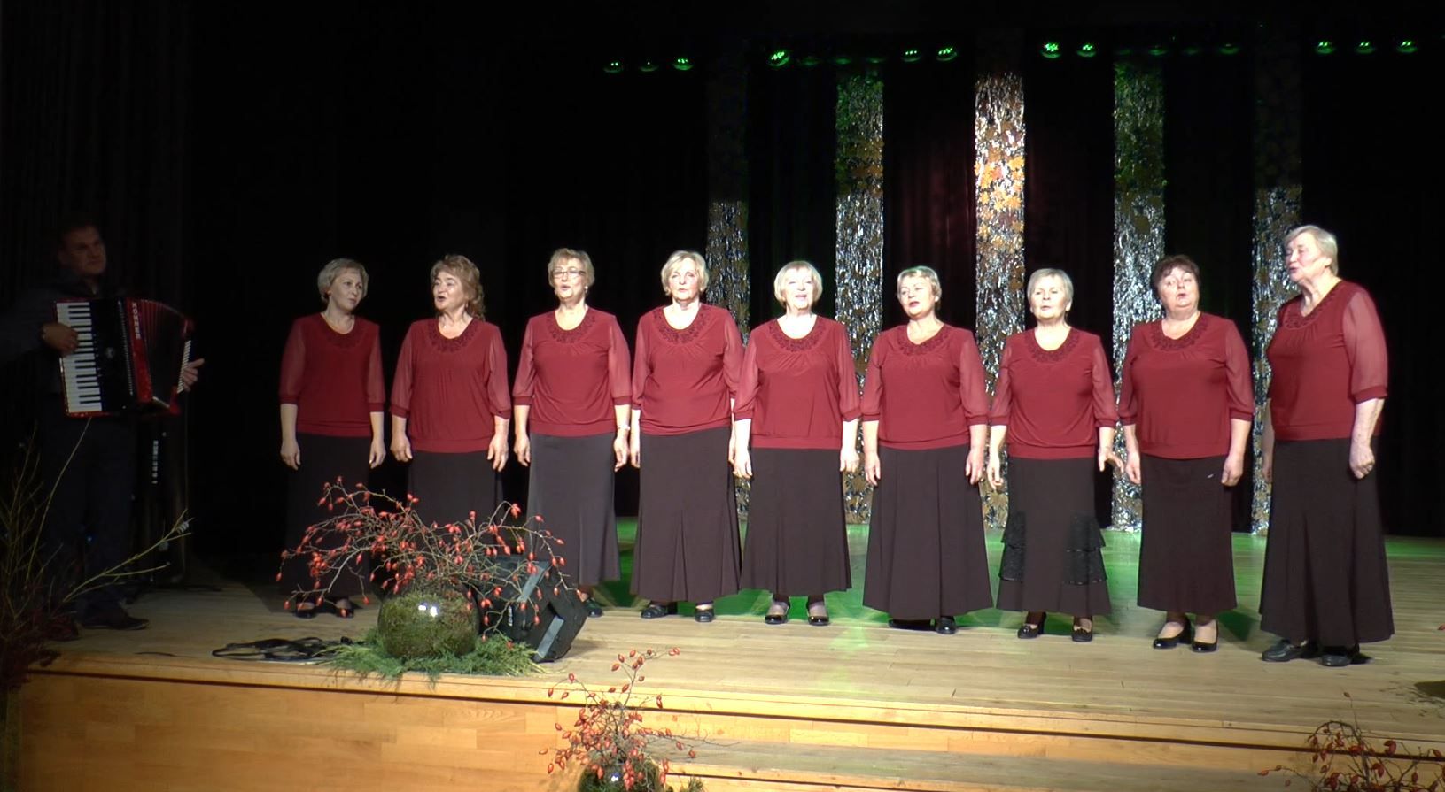 Daugų moterų ansamblis “Suvingio banga” (2 video)