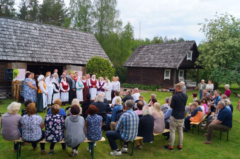 Žiūrų kaime svetingai sutiktas 55-asis tarptautinis poezijos festivalis „Poezijos pavasaris“