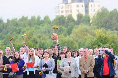 Valstybės himną giedokime Alytaus Rotušės aikštėje!