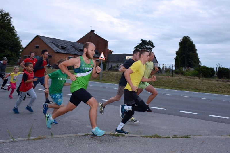 Santaikoje vyko šventinis bėgimas Mindaugo karūnavimo dienai paminėti (foto)