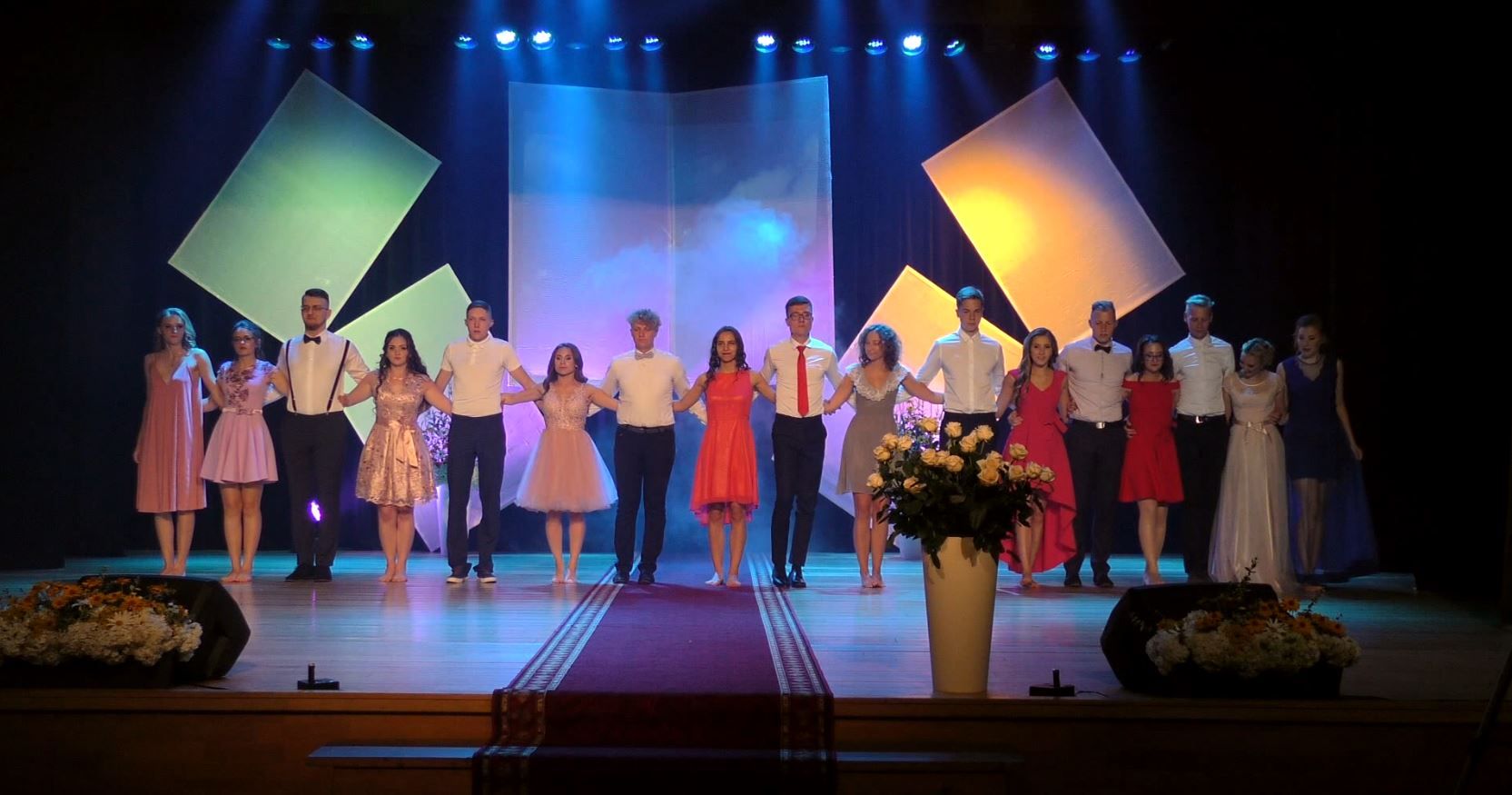 Daugų Vlado Mirono gimnazijos abiturientų išleistuvių šokis-2019 (video)