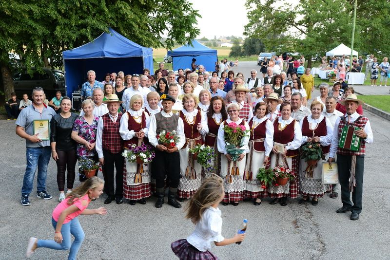 Kumečių kaimo bendruomenė ir kapela šventė 15-os metų gimtadienį (foto+video)