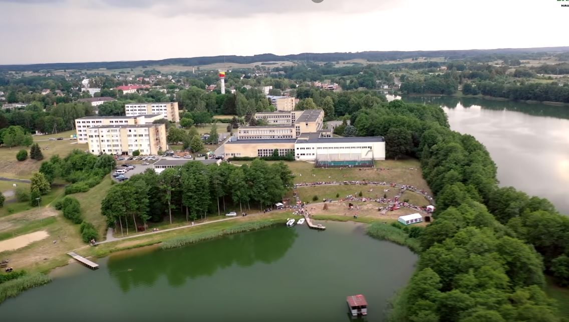 Dauguose iš bendrabučio ketvirto aukšto iškrito dešimtmetis berniukas
